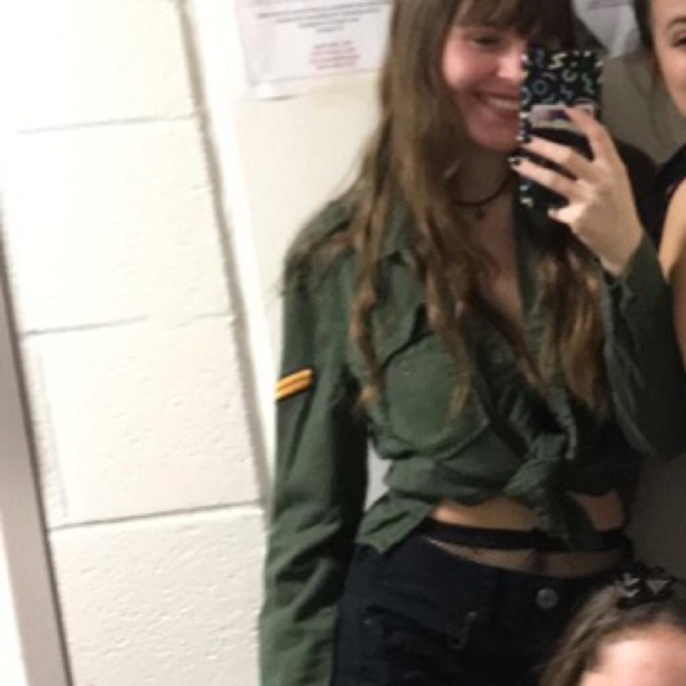 3/$12 🌿 Dark forest green army jacket with patch
